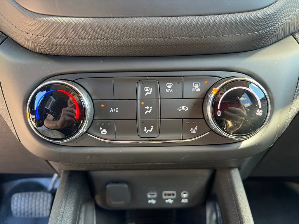 Used 2022 Chevrolet TrailBlazer LT w/ Confidence II Package FWD image 32