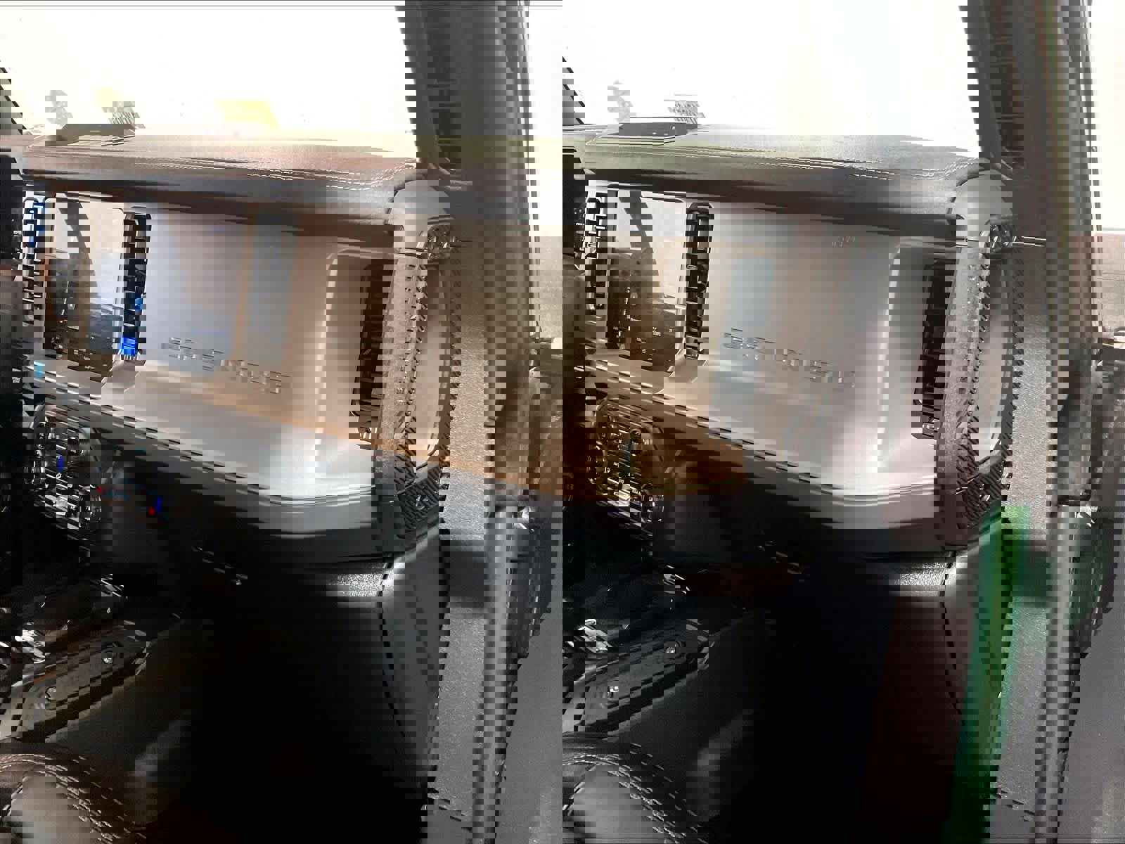 Used 2025 Ford Bronco Outer Banks image 13