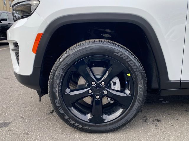 New 2025 Jeep Grand Cherokee Altitude image 18