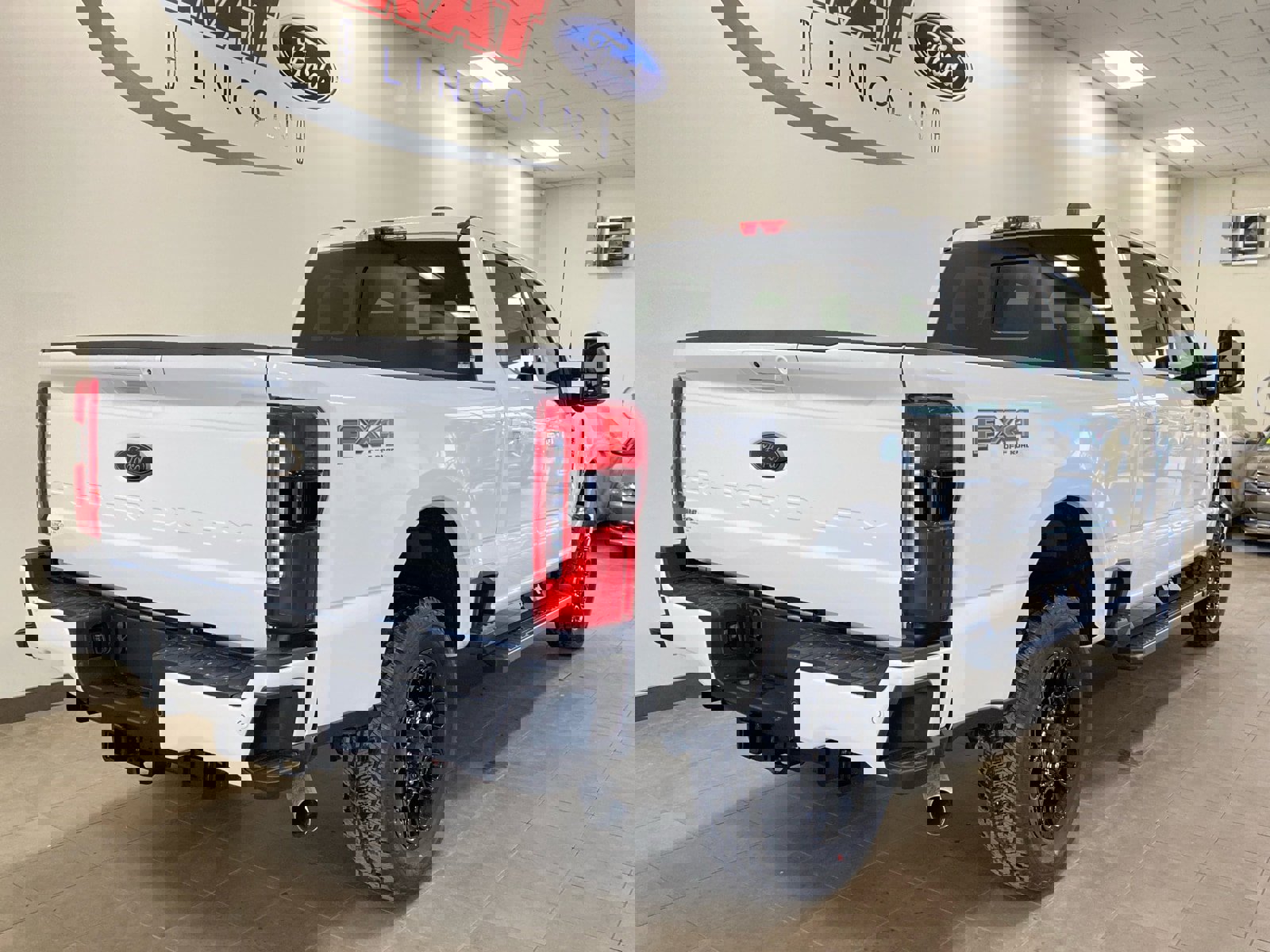 New 2026 Ford F350 Lariat w/ Black Appearance Package image 36