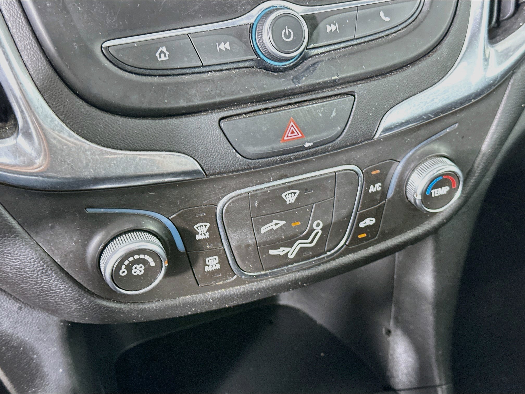 Used 2019 Chevrolet Equinox LT FWD image 24