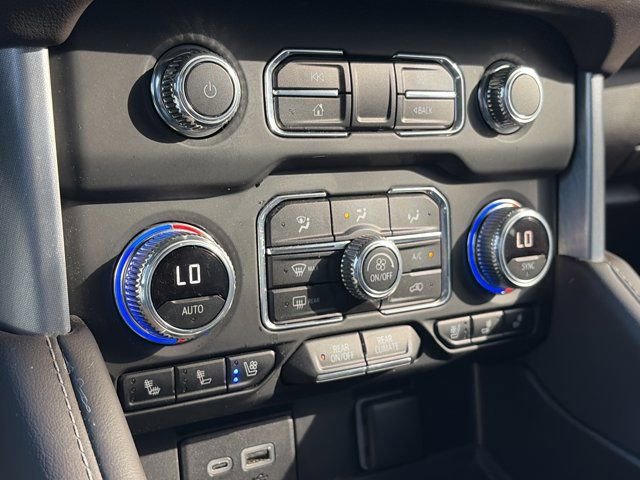 Used 2023 GMC Yukon SLT w/ SLT Premium Package image 21