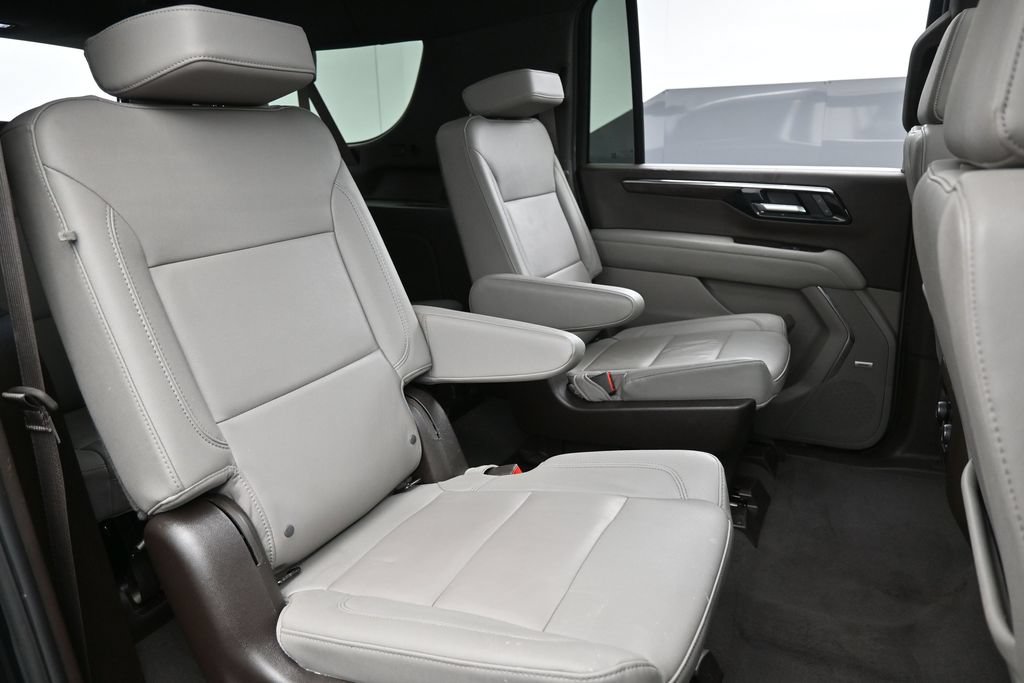Used 2025 Chevrolet Suburban LT w/ Comfort Package AWD/4WD image 29