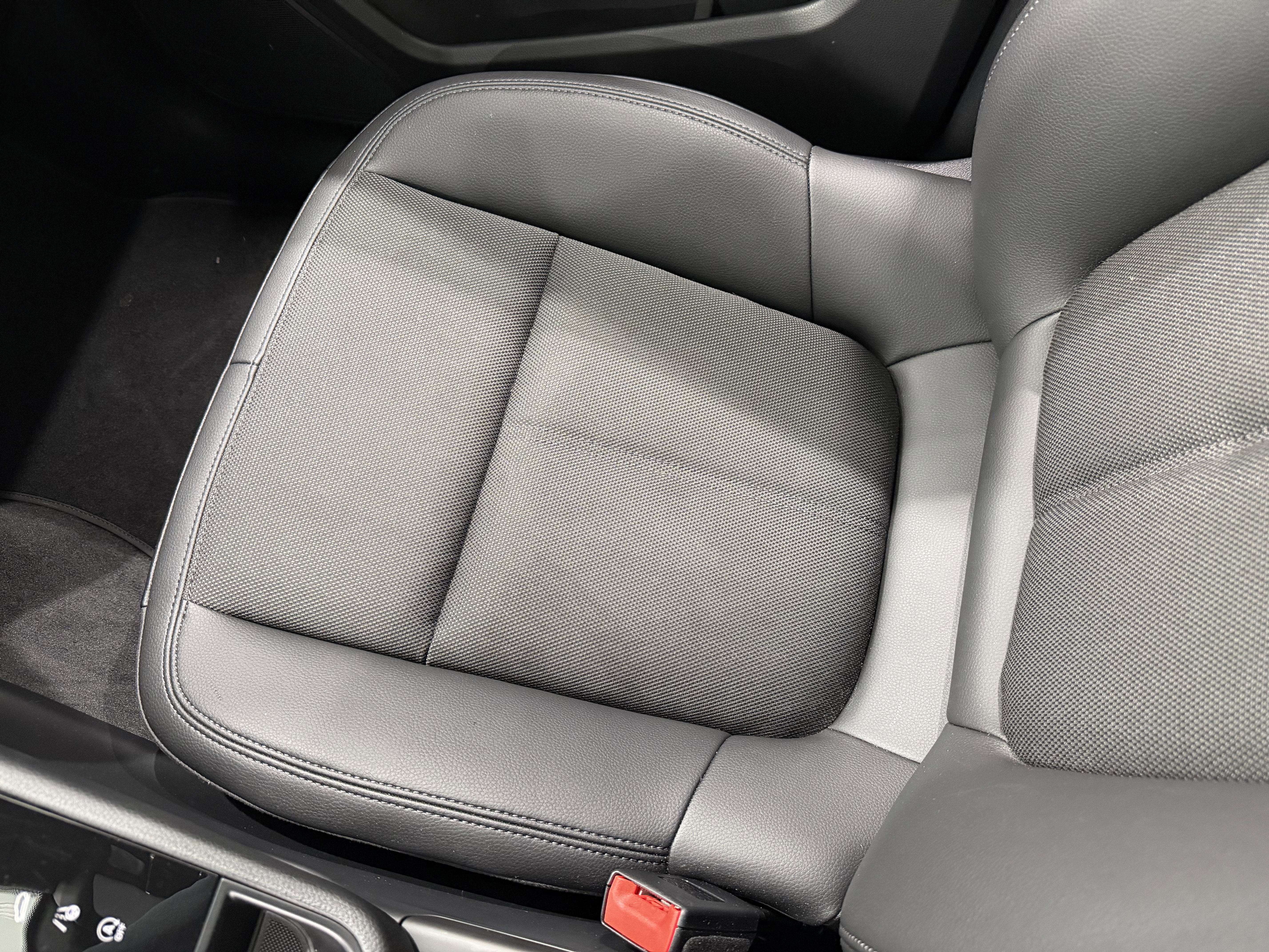 Certified 2025 Porsche Macan image 52