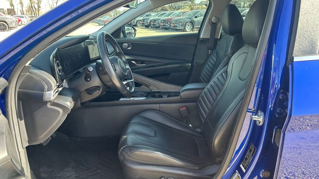 Used 2023 Hyundai Elantra Limited image 21