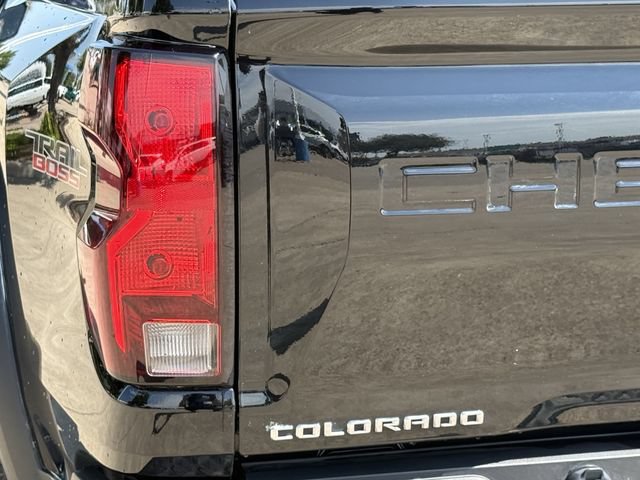 Used 2024 Chevrolet Colorado Trail Boss w/ Technology Package AWD/4WD image 7