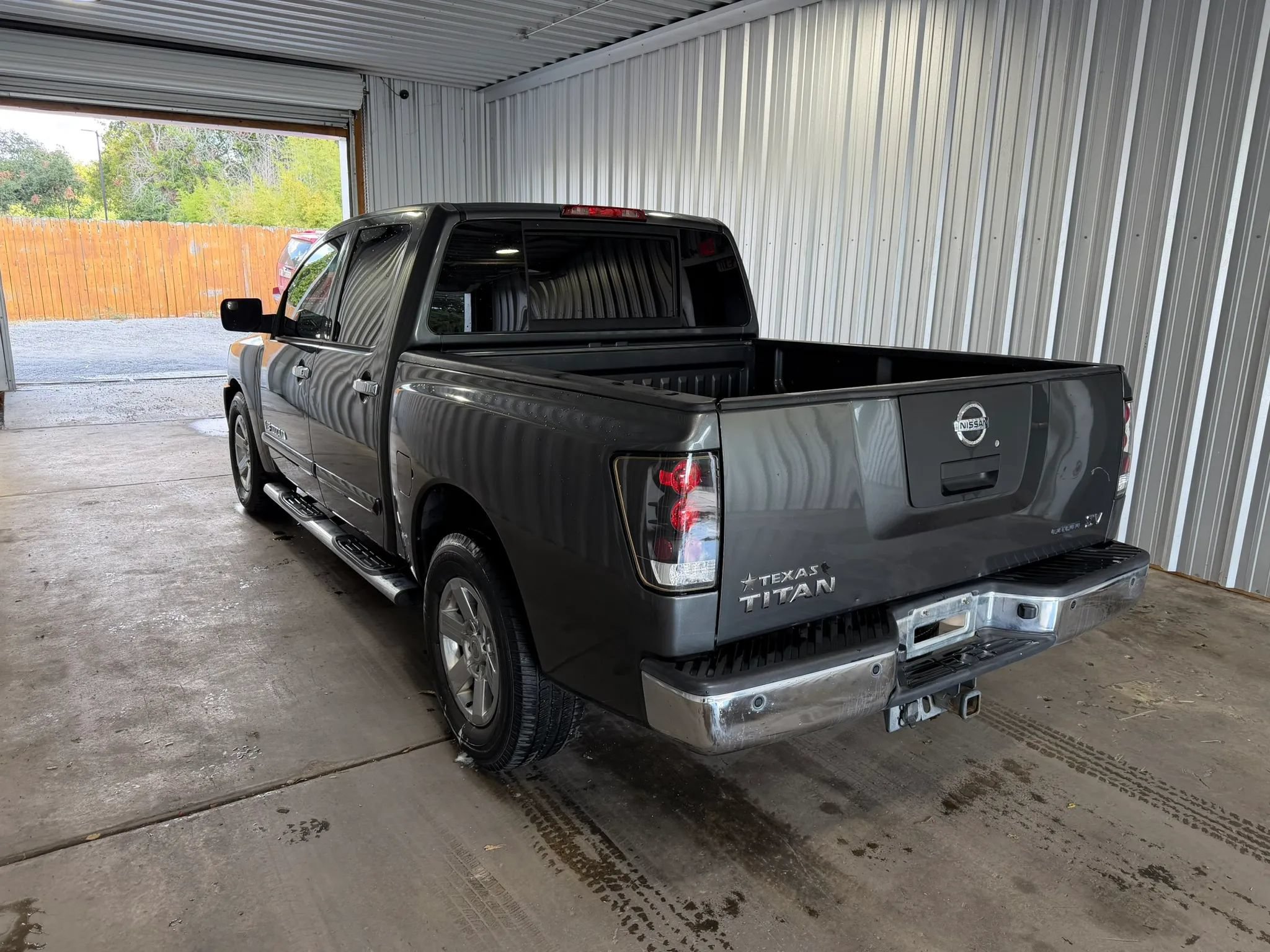 Used 2011 Nissan Titan SV RWD image 2