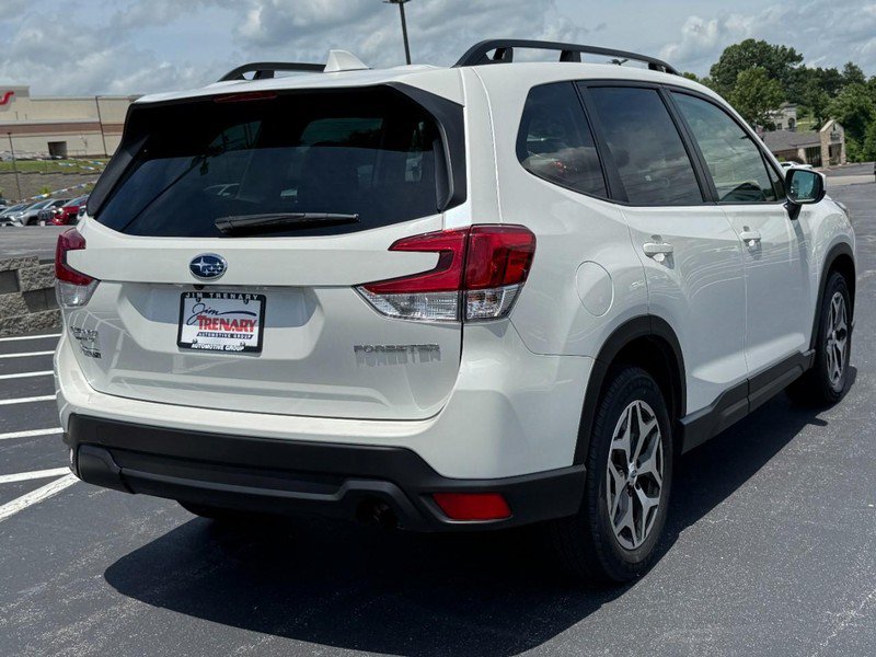 Used 2023 Subaru Forester Premium AWD/4WD image 3