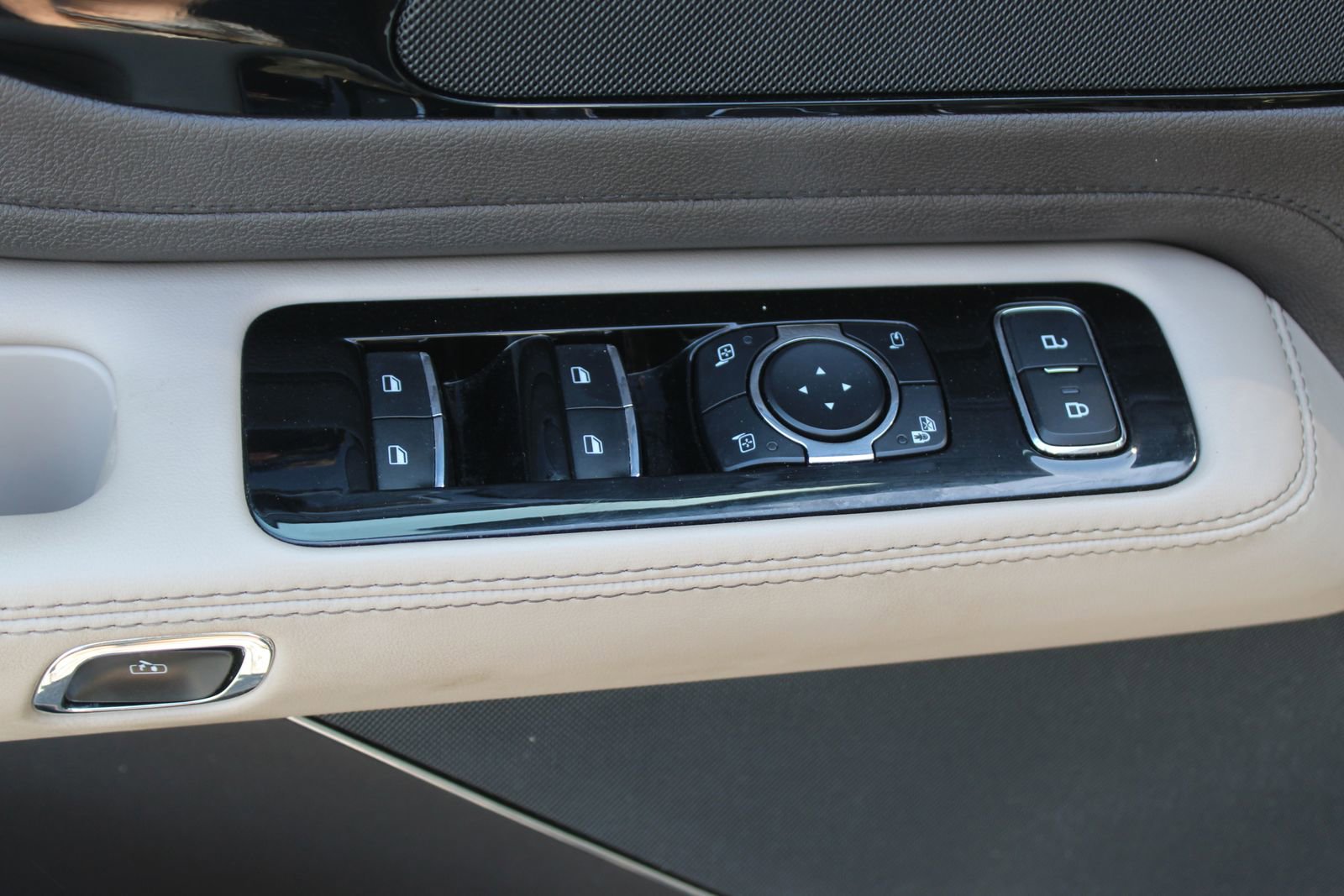 Used 2023 Lincoln Aviator Reserve w/ Equipment Group 201A AWD/4WD image 26