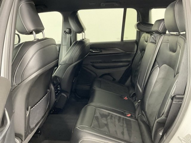 Used 2024 Jeep Grand Cherokee Altitude image 16