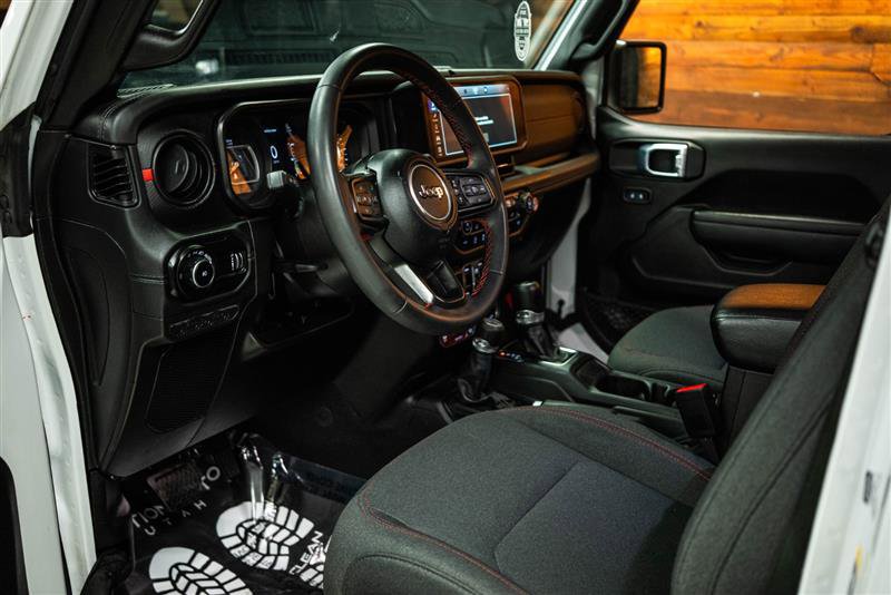 Used 2024 Jeep Wrangler Rubicon image 8