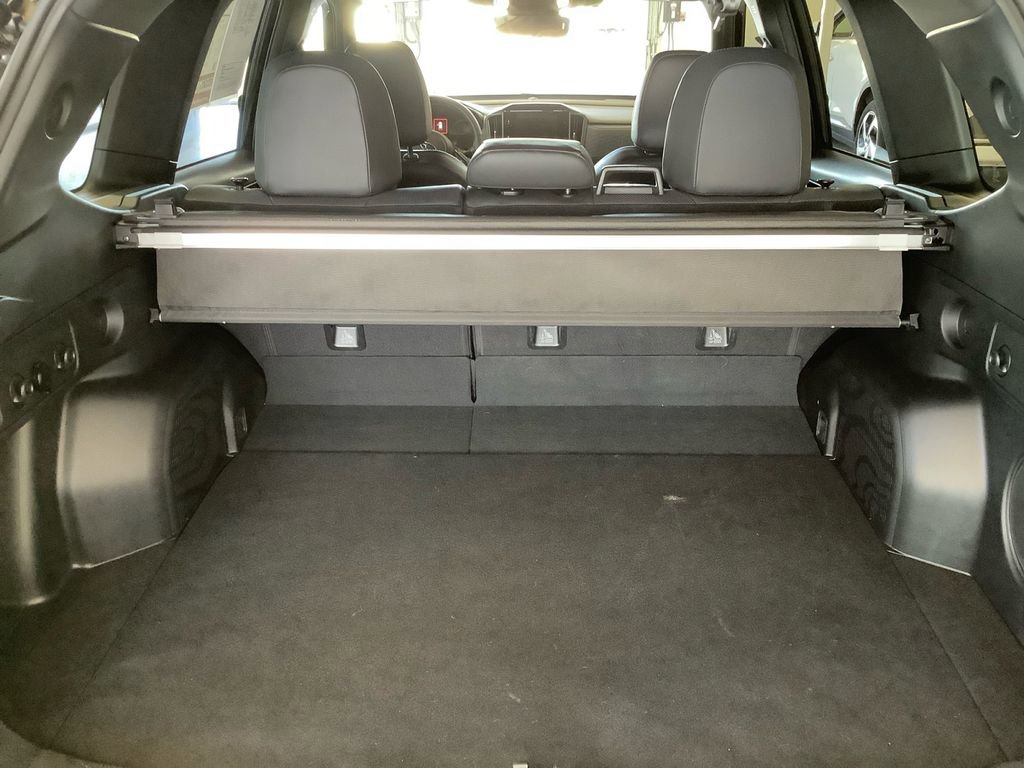 Used 2025 Subaru Forester Limited image 28