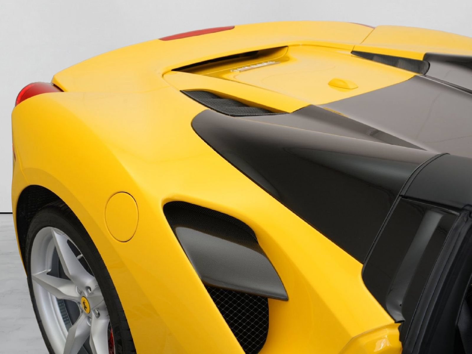 Used 2018 Ferrari 488 Spider RWD image 25