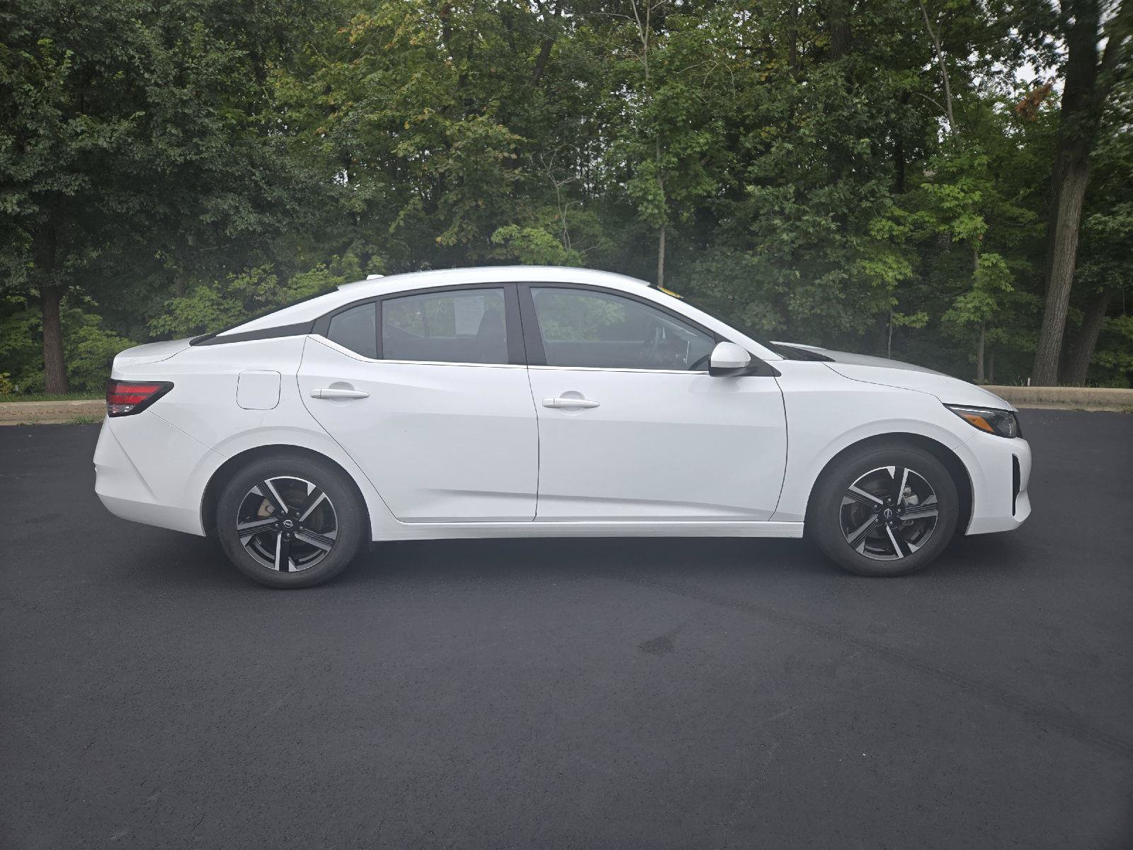 Used 2025 Nissan Sentra SV FWD image 2