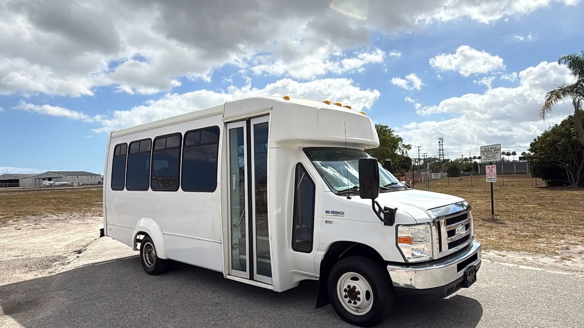 Used 2015 Ford E-350 and Econoline 350 Super Duty RWD image 9
