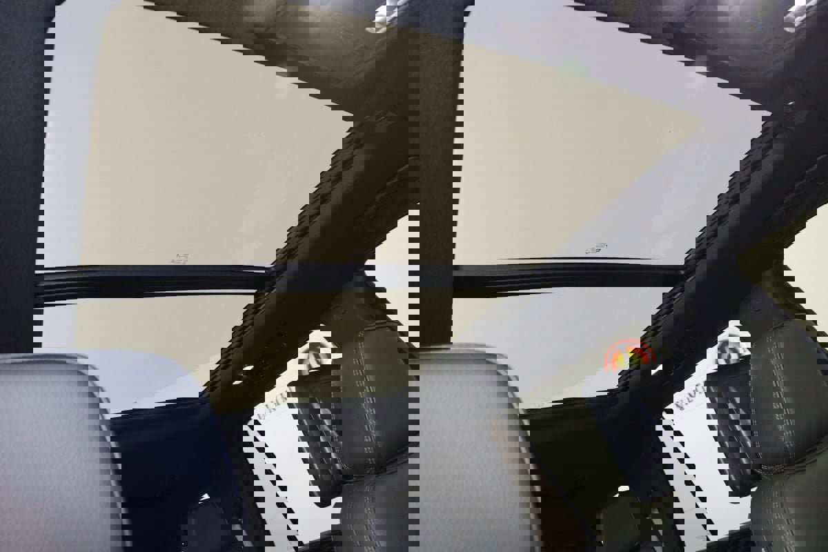 Used 2021 GMC Yukon Denali w/ Denali Premium Package image 11