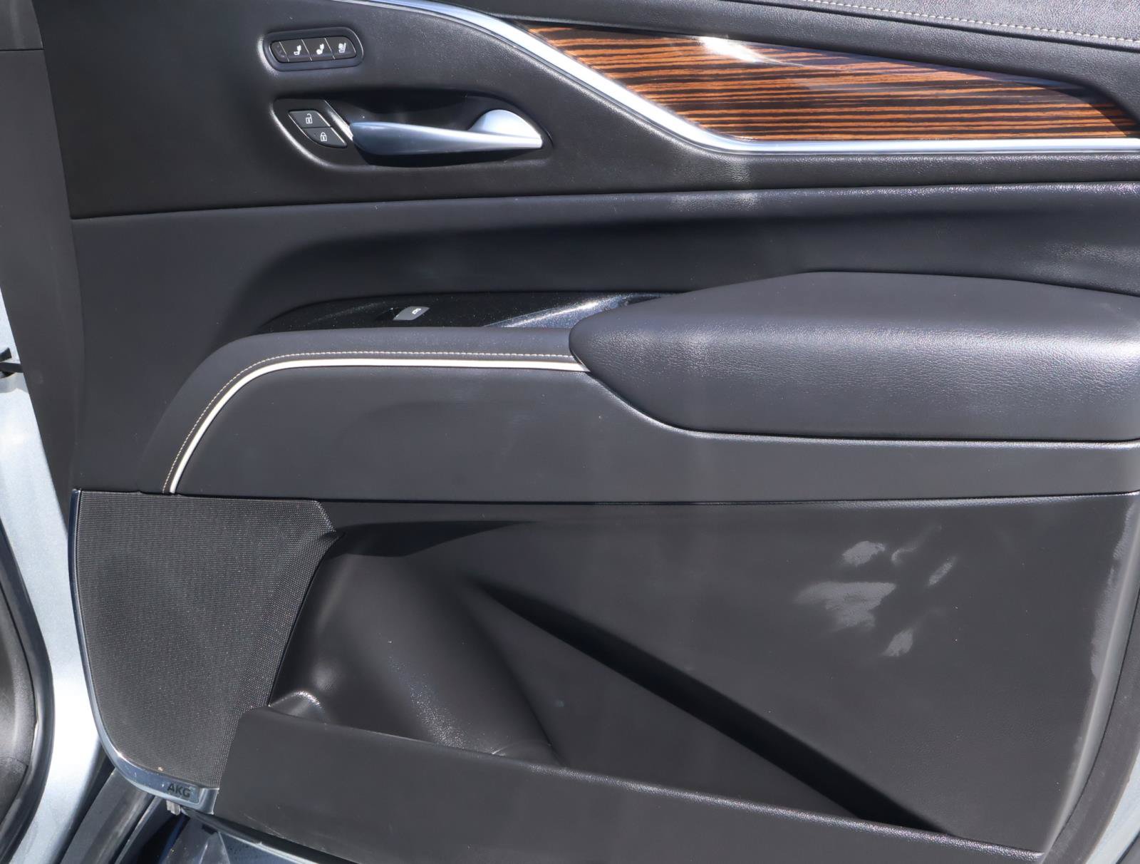 Used 2023 Cadillac Escalade Premium Luxury RWD image 22