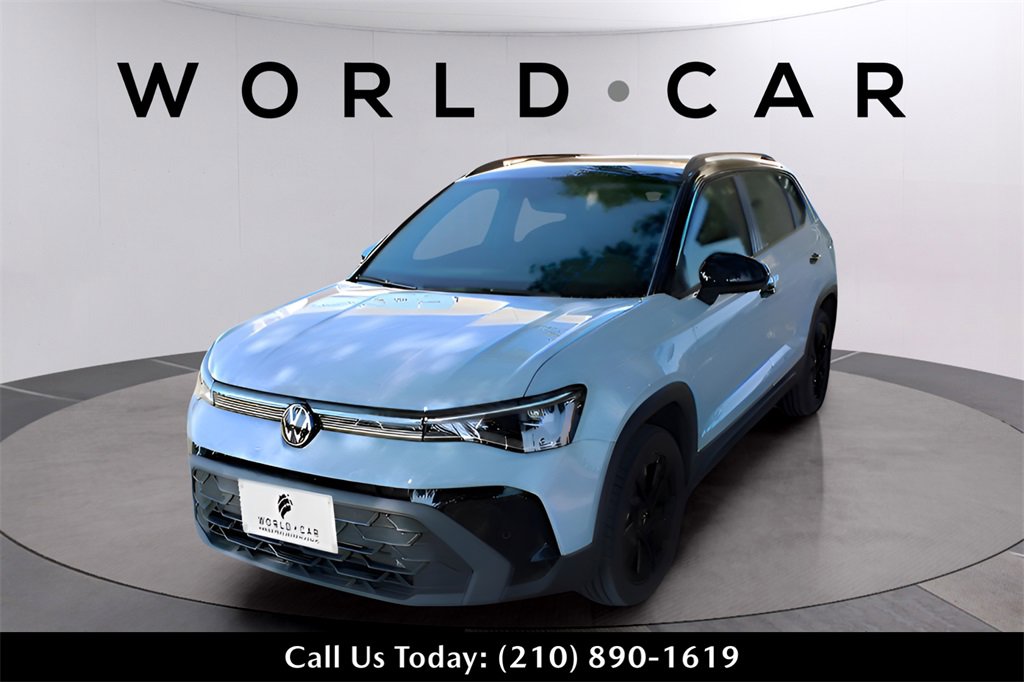 Used 2025 Volkswagen Taos SE image 3