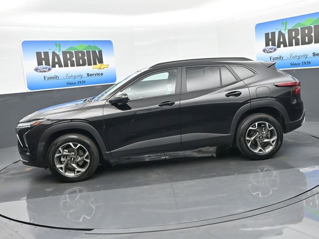 Used 2025 Chevrolet Trax LT w/ LT Convenience Package image 2