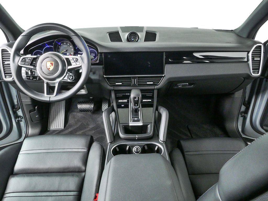 Certified 2022 Porsche Cayenne E-Hybrid AWD/4WD image 18