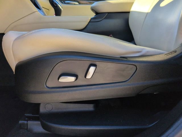 Used 2017 Cadillac XT5 Base w/ LPO, Wheel Lock Package image 19