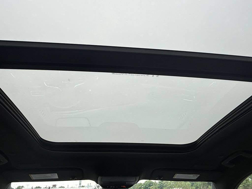 New 2026 Chevrolet Traverse LT w/ Sun and Wheel Package FWD image 25