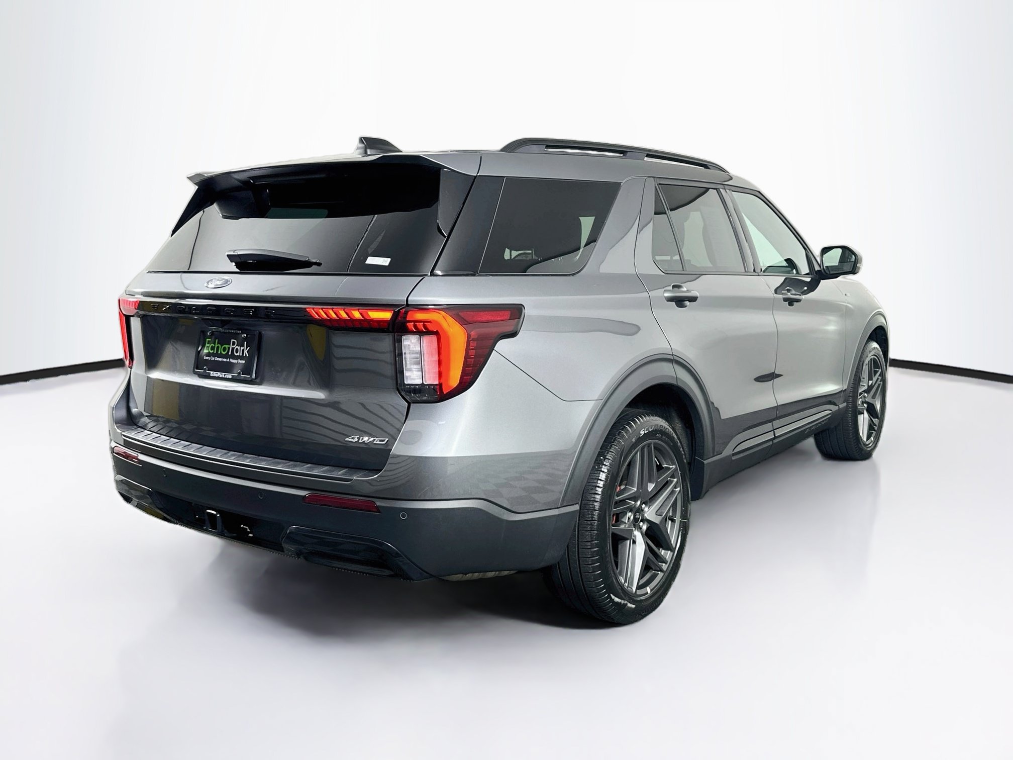 Used 2025 Ford Explorer ST-Line w/ ST-Line Street Pack AWD/4WD image 9