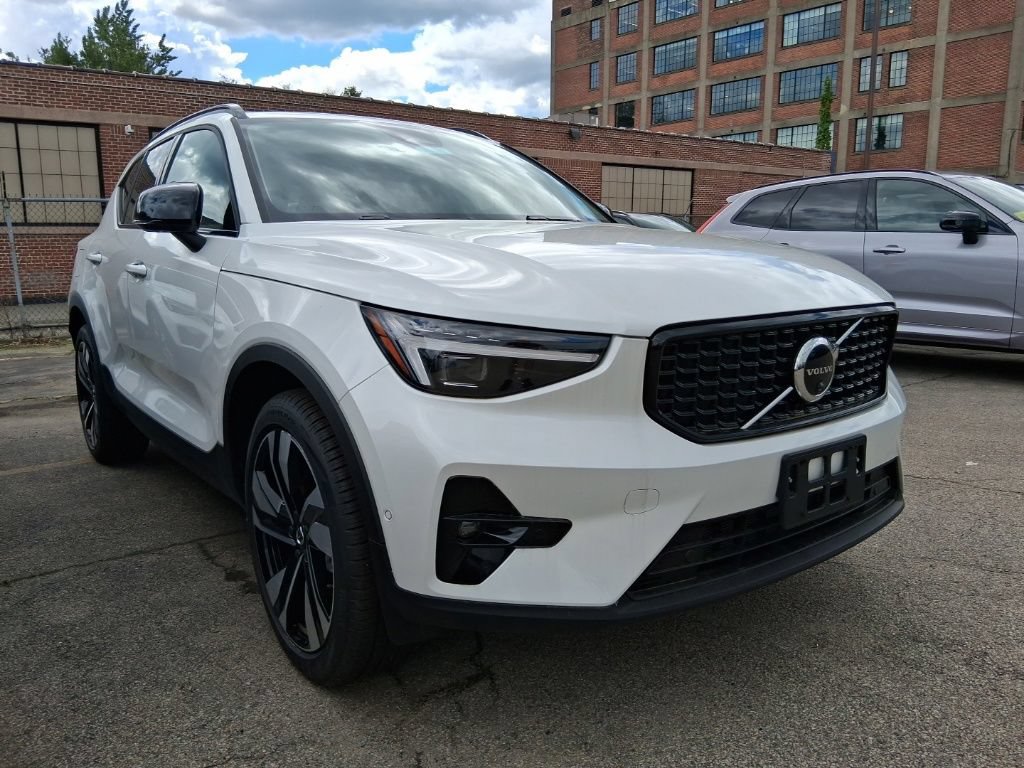 New 2026 Volvo XC40 B5 Ultra w/ Protection Package Premier AWD/4WD image 2