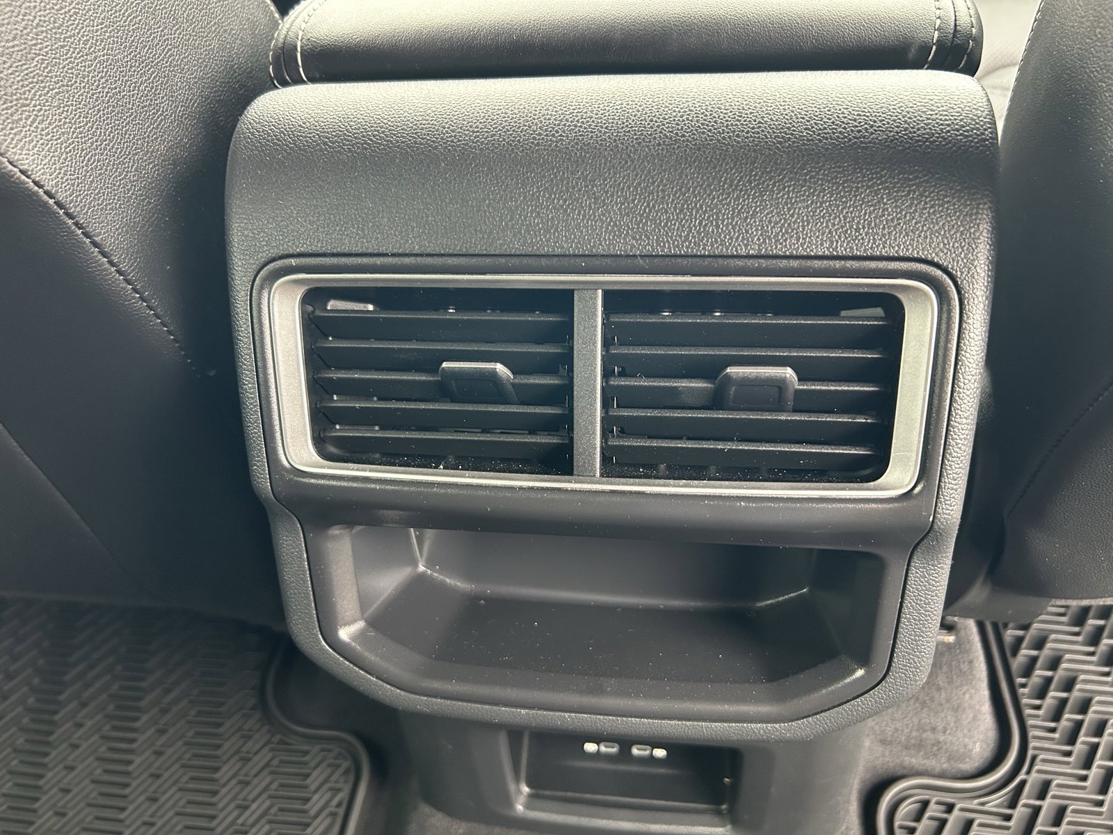 Used 2024 Volkswagen Atlas Cross Sport SE AWD/4WD image 15