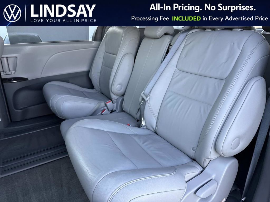 Used 2017 Toyota Sienna XLE Premium image 11