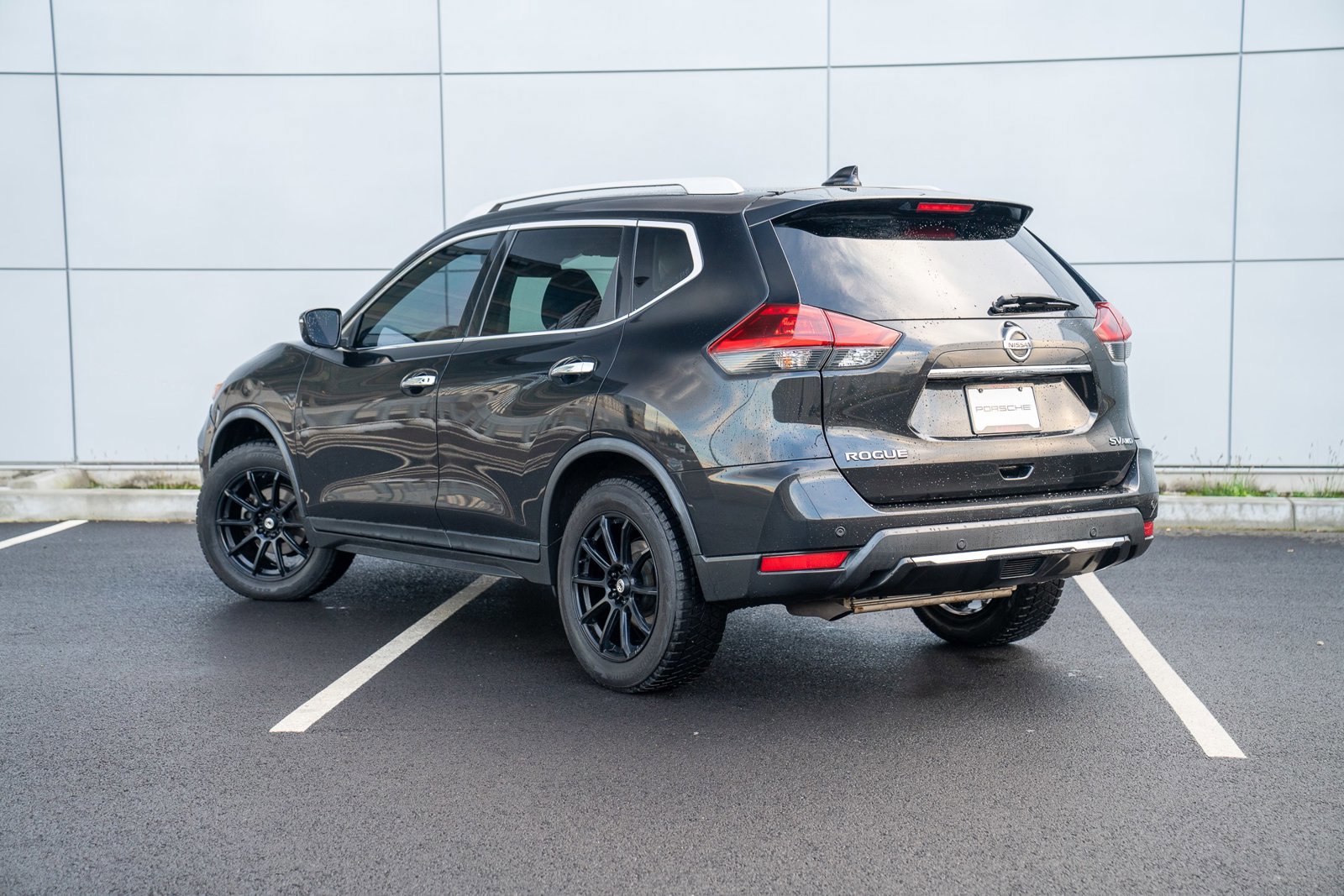 Used 2019 Nissan Rogue SV image 3