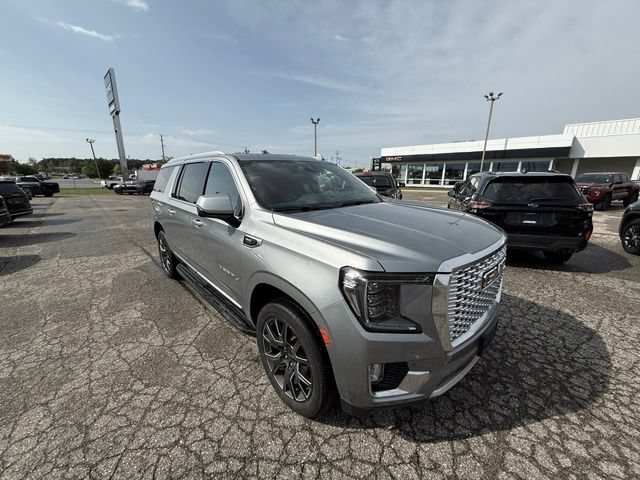 Used 2023 GMC Yukon XL Denali w/ Max Trailering Package AWD/4WD image 1