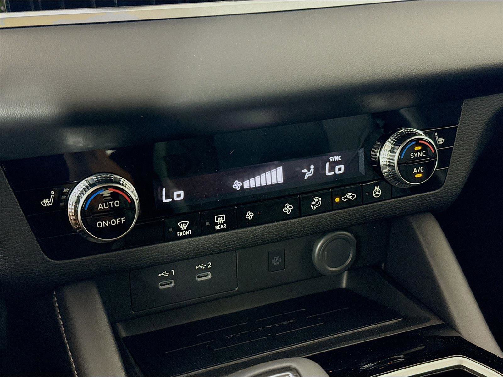 New 2026 Mitsubishi Outlander SE image 13