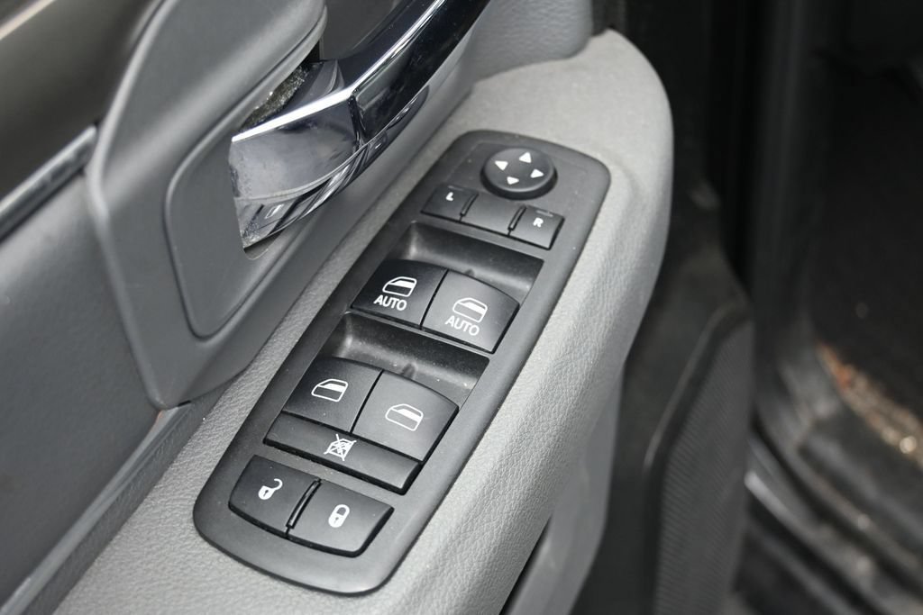 Used 2018 RAM 1500 Classic SLT AWD/4WD image 14