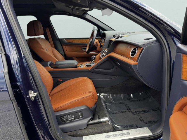 Used 2023 Bentley Bentayga Extended Wheelbase image 65