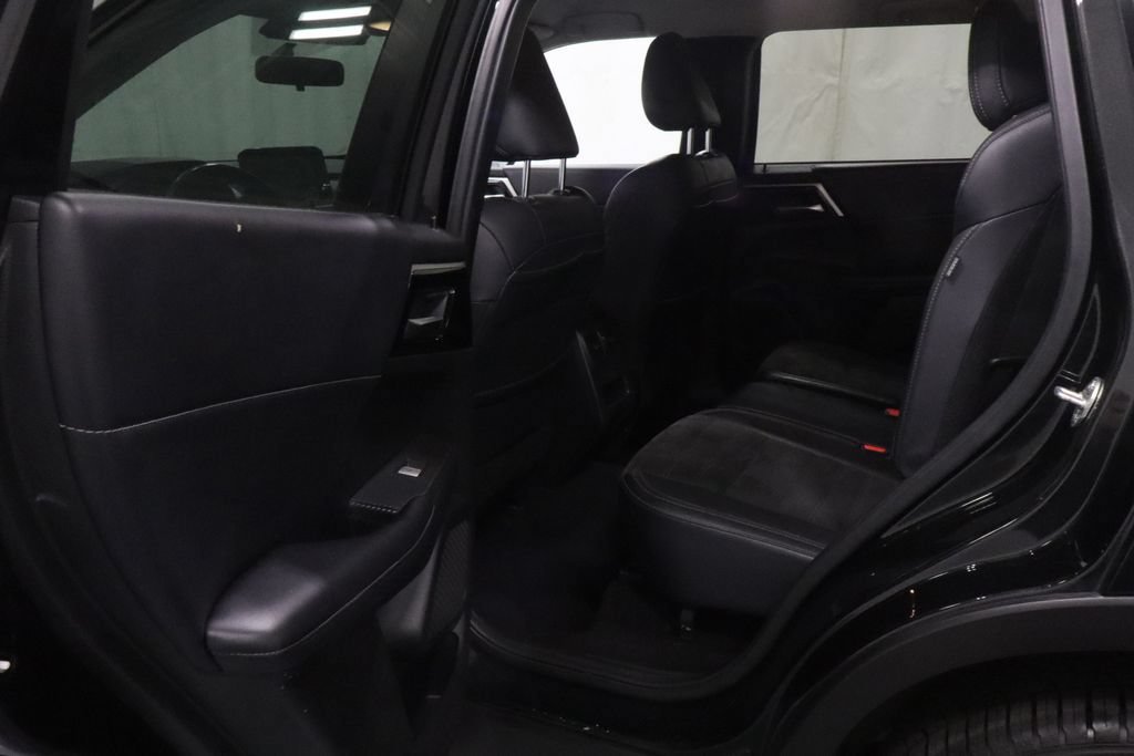 Used 2024 Mitsubishi Outlander SE Black Edition AWD/4WD image 11