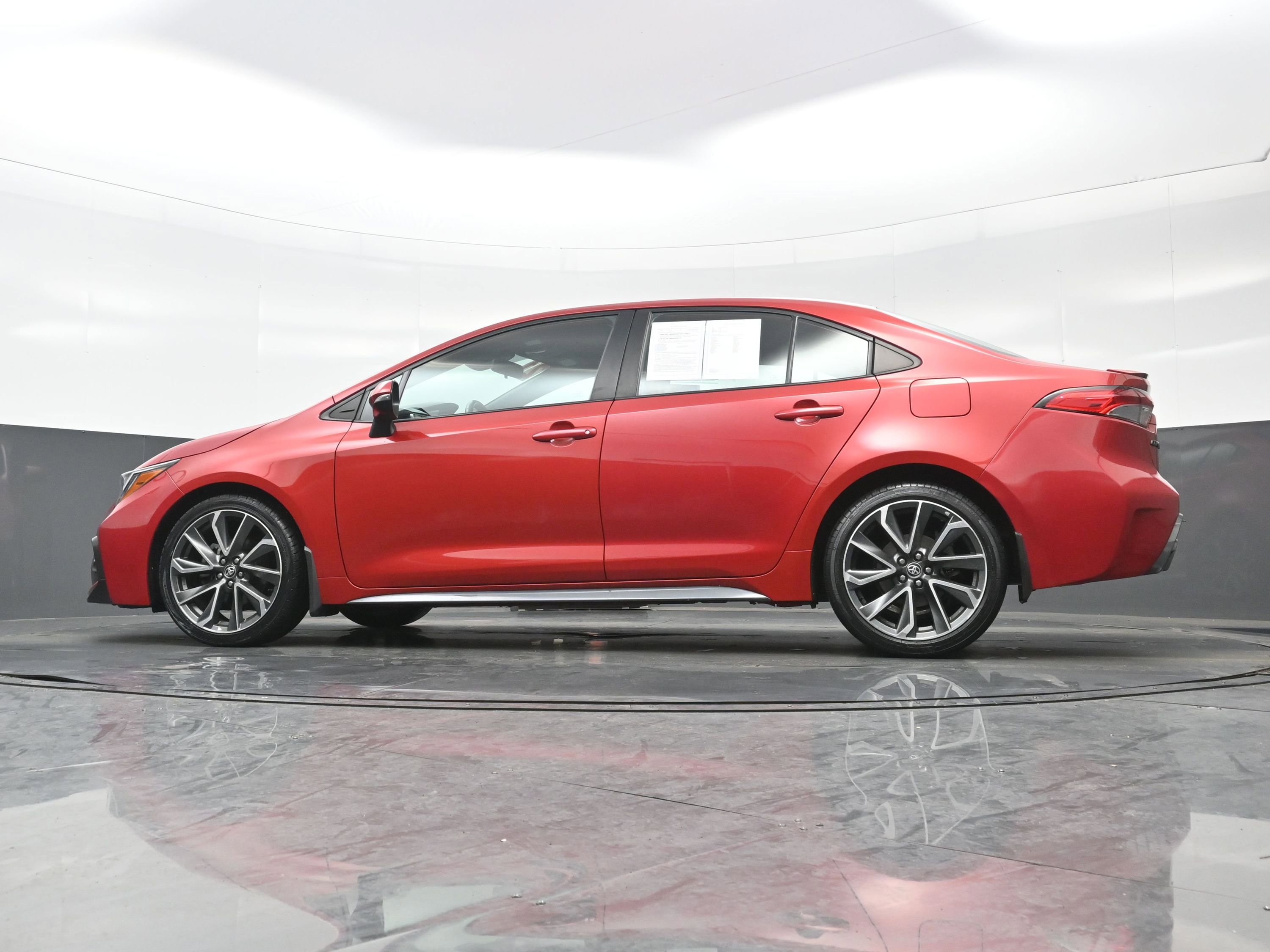 Used 2021 Toyota Corolla SE w/ Carpet Mat Package (TMS) image 26