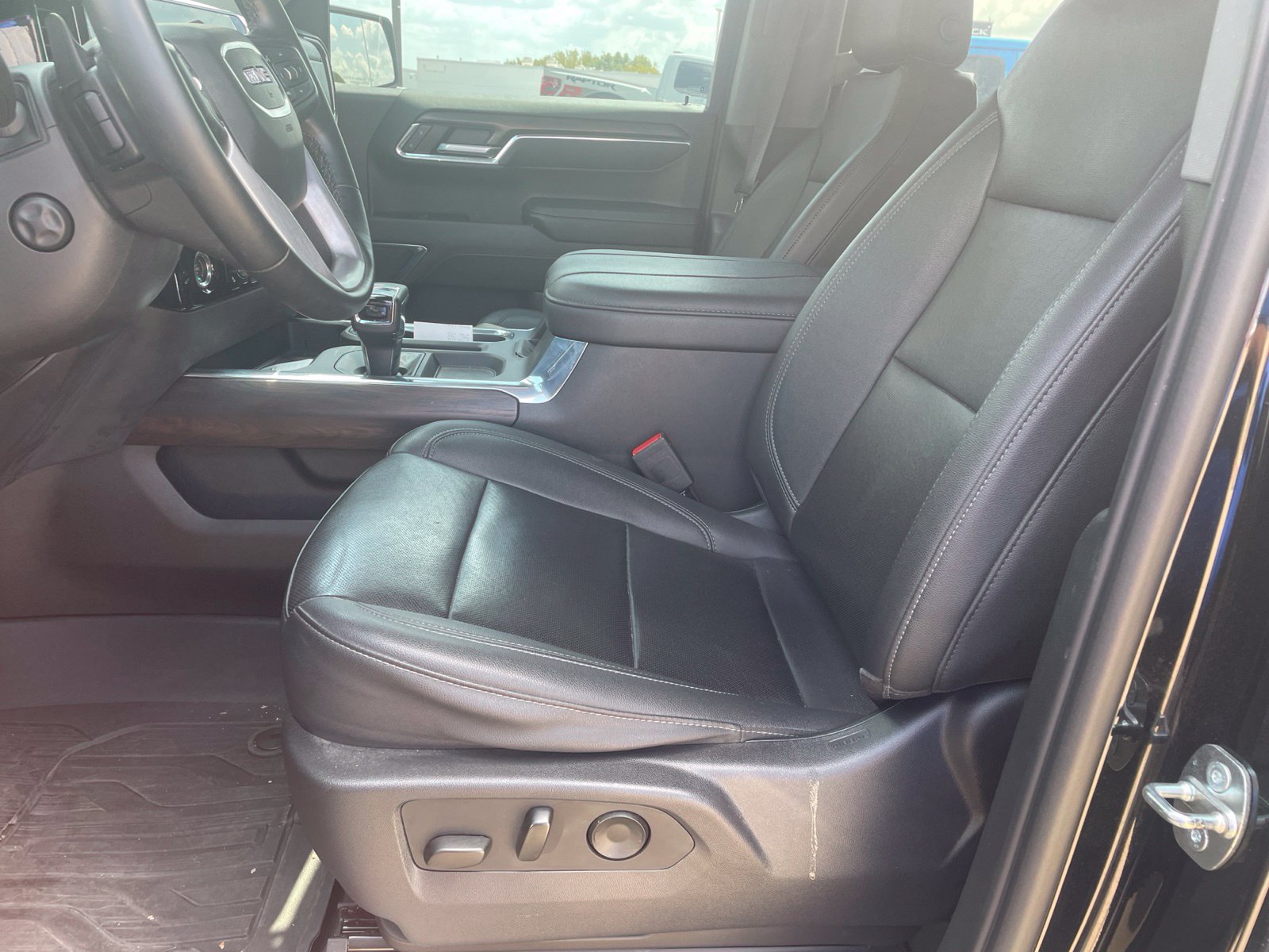 Used 2023 GMC Sierra 1500 SLT w/ SLT Premium Package AWD/4WD image 10
