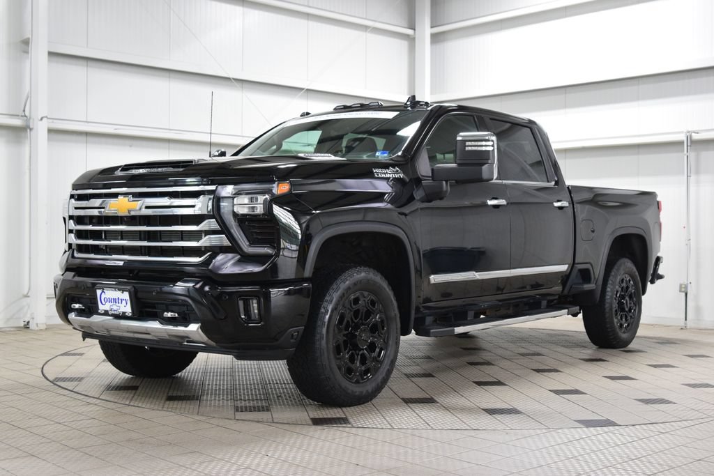 Used 2024 Chevrolet Silverado 3500 High Country w/ Technology Package AWD/4WD image 3