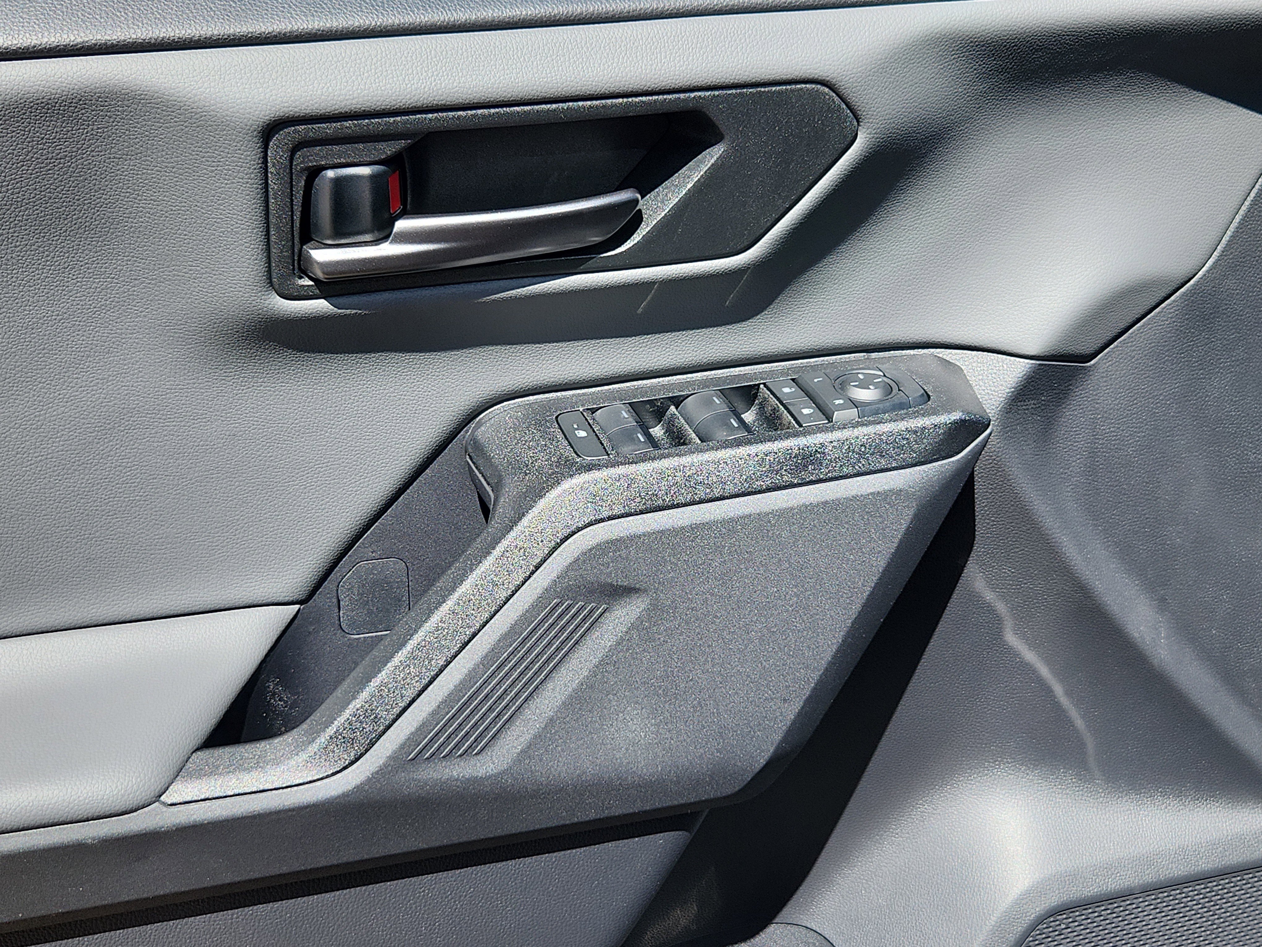 Used 2026 Toyota RAV4 SE w/ Convenience Package FWD image 6