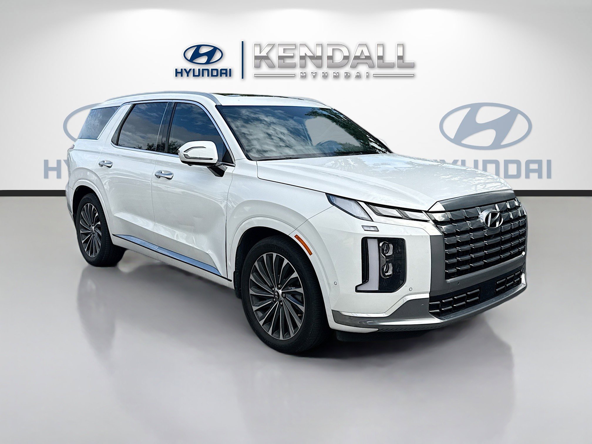 Used 2023 Hyundai Palisade Calligraphy image 1