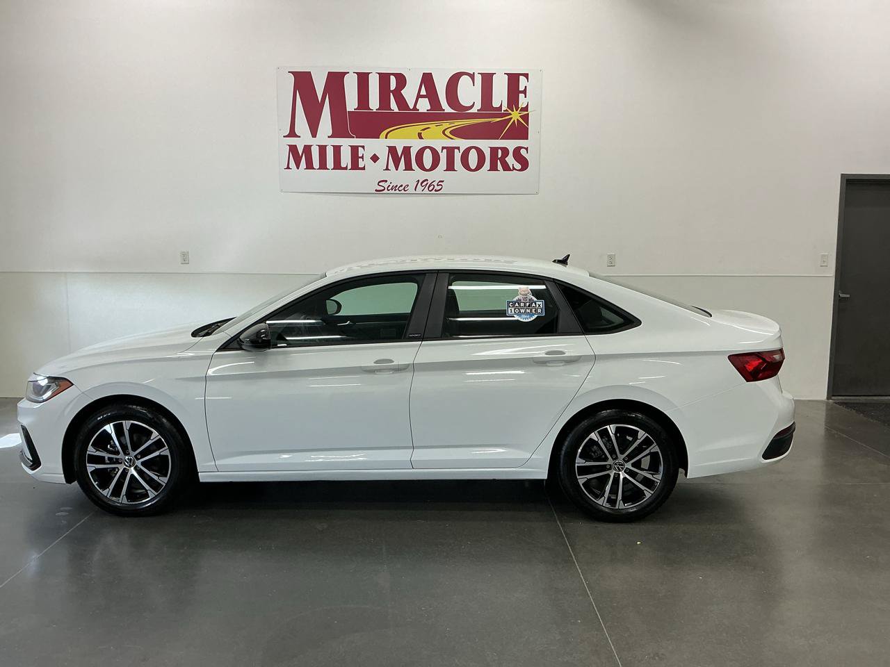 Used 2025 Volkswagen Jetta Sport FWD image 2