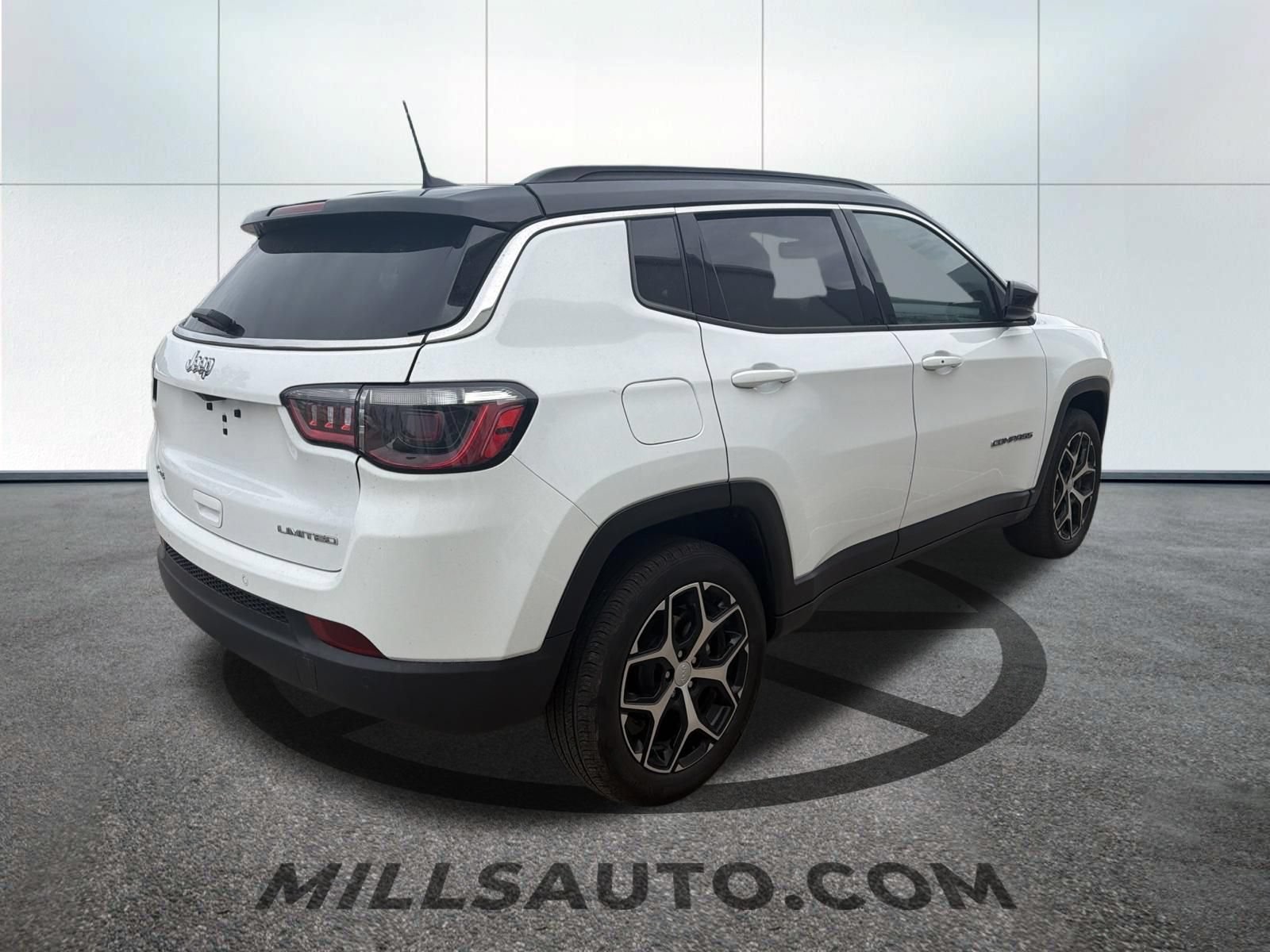 Used 2024 Jeep Compass Limited AWD/4WD image 4