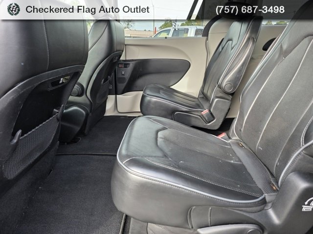 Used 2018 Chrysler Pacifica Limited image 39