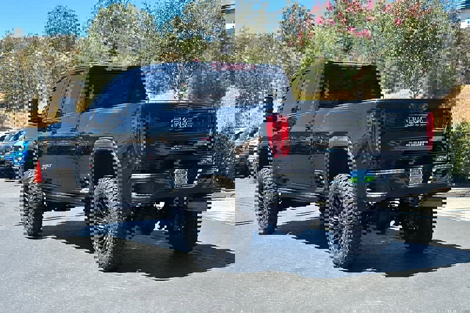 Used 2023 GMC Sierra 3500 AT4 w/ AT4 Premium Plus Package image 6