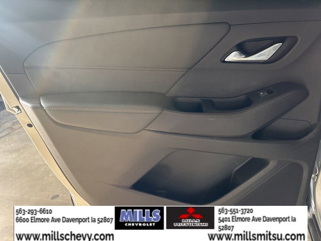 Used 2021 Chevrolet Traverse LT image 11