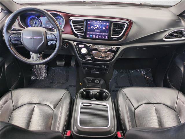 Used 2020 Chrysler Pacifica Touring-L FWD image 17