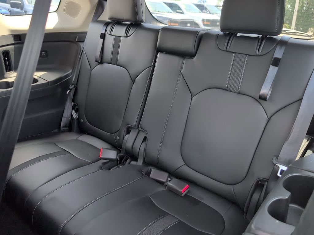 Used 2024 Honda Pilot Touring image 12