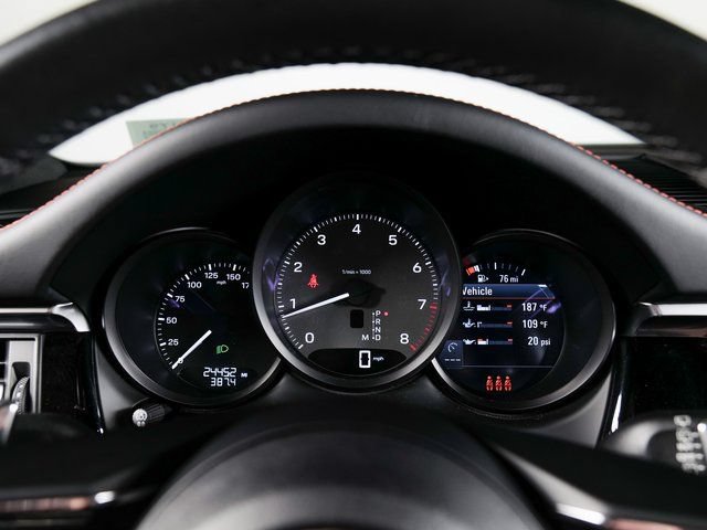Certified 2024 Porsche Macan S AWD/4WD image 21