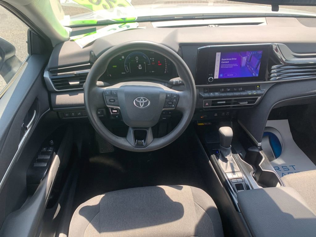 Used 2025 Toyota Camry LE FWD image 17